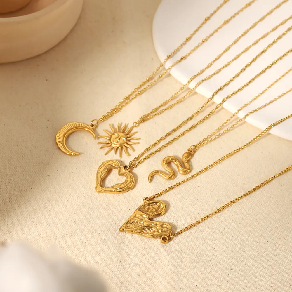 1 pezzo semplice stile classico a forma di cuore in acciaio inossidabile placcato oro 18K collane con ciondolo da donna 